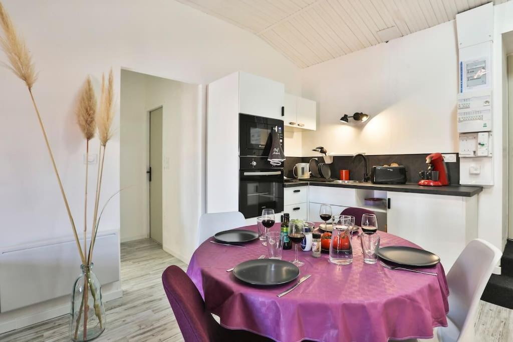 APPT COSY 2* HYPER-CENTRE à 2 pas de la plage + PARKING inclus  Les Sables-dʼOlonne Extérieur photo