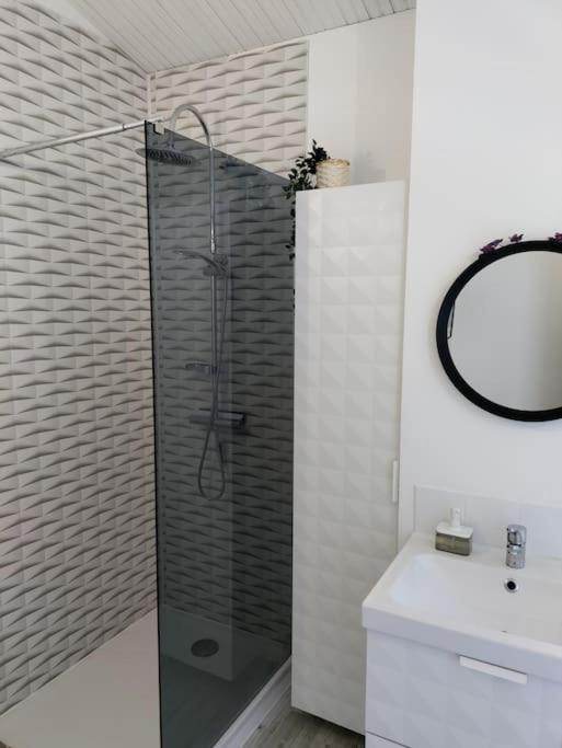 APPT COSY 2* HYPER-CENTRE à 2 pas de la plage + PARKING inclus  Les Sables-dʼOlonne Extérieur photo